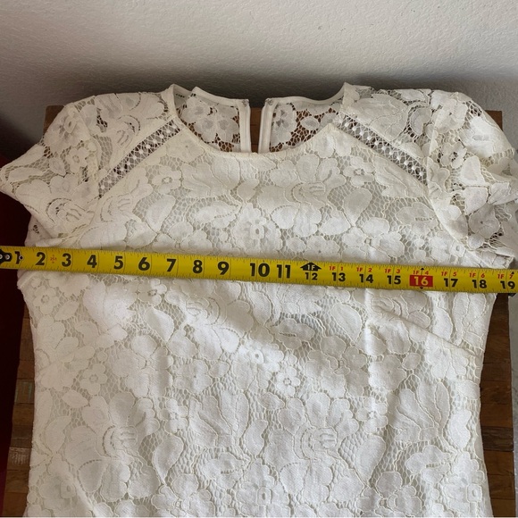 VINCE CAMUTO LACE DRESS - Picture 11 of 12